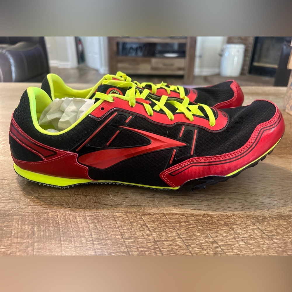 Brooks mens Track Shoes Medium red, black, neon 110134ID636 size 13